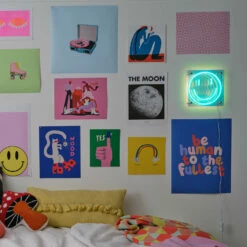 Smiley Neon Sign -gift shop 0008 SmileyFaceBoxed 1