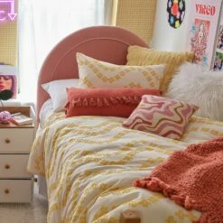 Riley Charging Round Headboard -gift shop 55