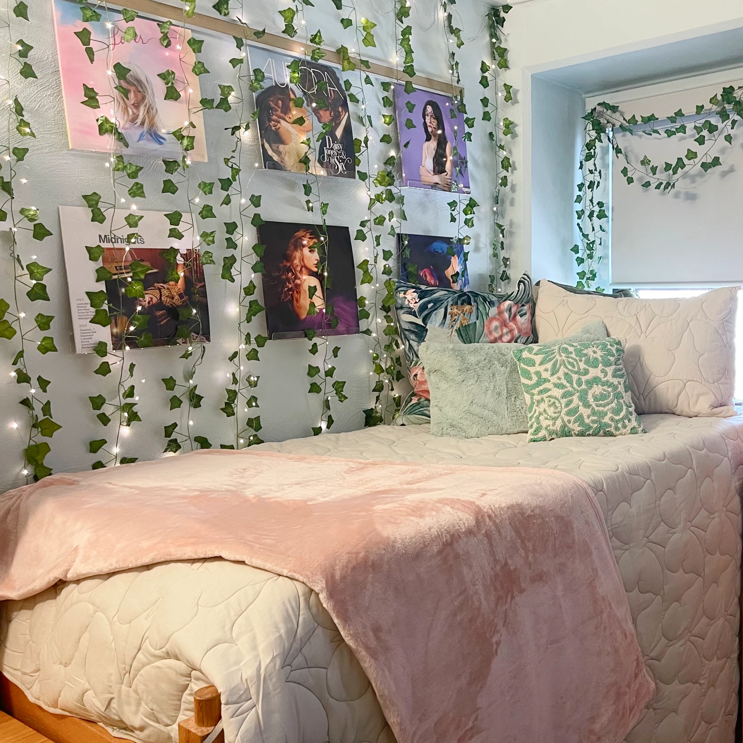 Margo Embroidered Butterfly Quilt And Sham Set 4 Margo Embroidered Butterfly Quilt And Sham Set - Image 2