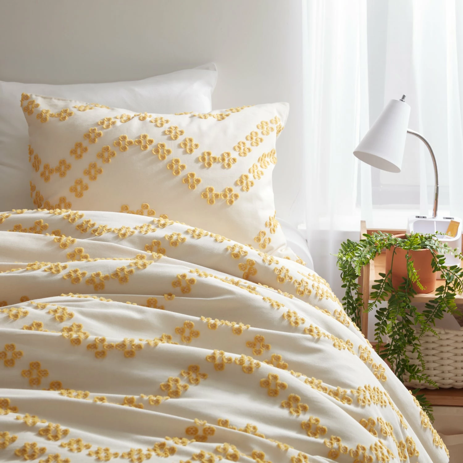 Layla Wavy Daisy Comforter And Sham Set 6 Layla Wavy Daisy Comforter And Sham Set - Image 4