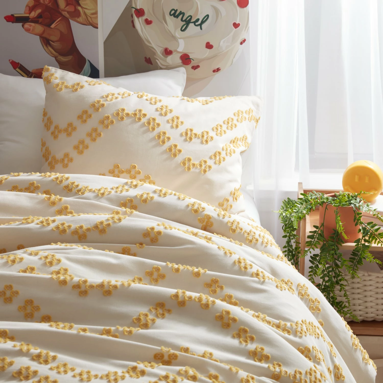 Layla Wavy Daisy Comforter And Sham Set 3 Layla Wavy Daisy Comforter And Sham Set