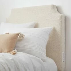 Jordyn Charging Boucle Headboard -gift shop Headboard Chloe Boucle 040 93e29fb4 f536 43cb aebf 270ab0ceddfb