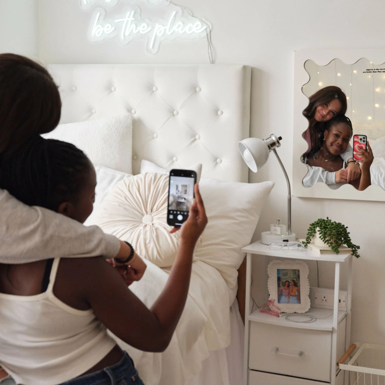 Charging Catchall 2-Tone Lamp 4 Charging Catchall 2-Tone Lamp - Image 2