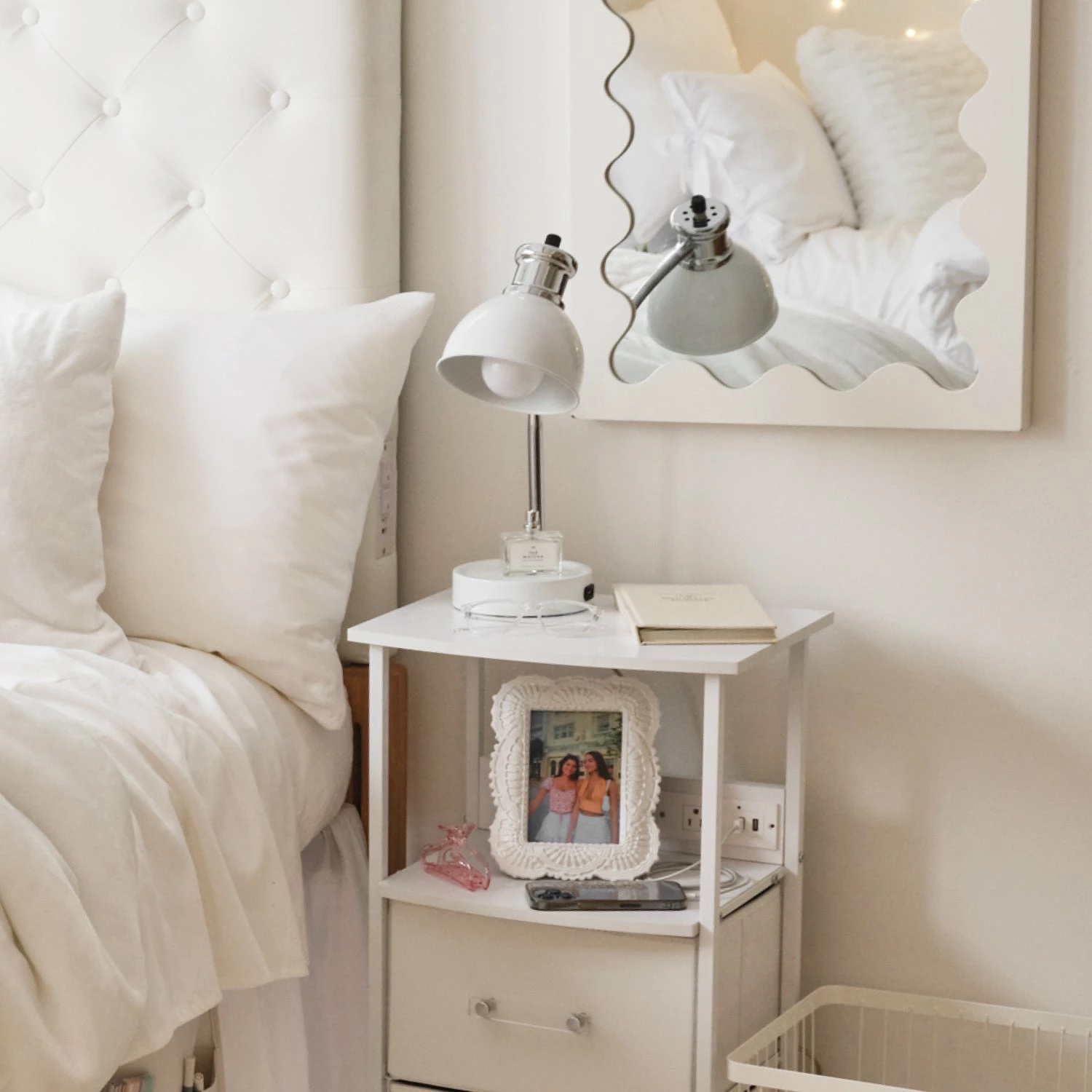 Charging Catchall 2-Tone Lamp 8 Charging Catchall 2-Tone Lamp - Image 6