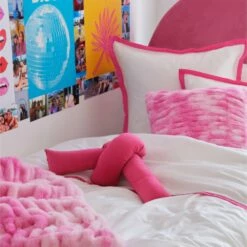 Zoe Knot Shaped Pillow -gift shop PillowsZoe 1 f73a7de0 a75d 4a5f 8126 c8f4a689708a