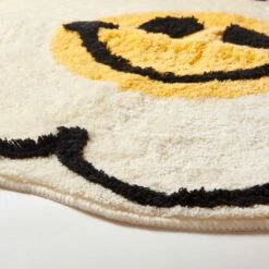 Happy Retro Flower Rug -gift shop Rug SmileyFlower 006