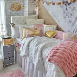 Lips Mirrored Acrylic Wall Art 19 Lips Mirrored Acrylic Wall Art -gift shop SC1915 Dormify 3481 5c4d295a f116 43b5 8782 08e1c7741e7f